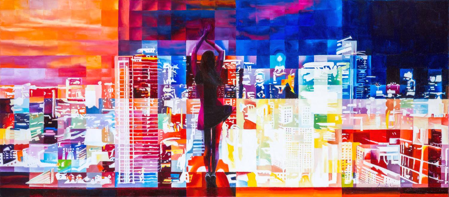 Weibliche Silhouette tanzt vor einem fragmentierten Stadthorizont bei Sonnenuntergang, leuchtende Farben, Öl auf Leinwand, Assunta Cassa, Serie Metropolitan.